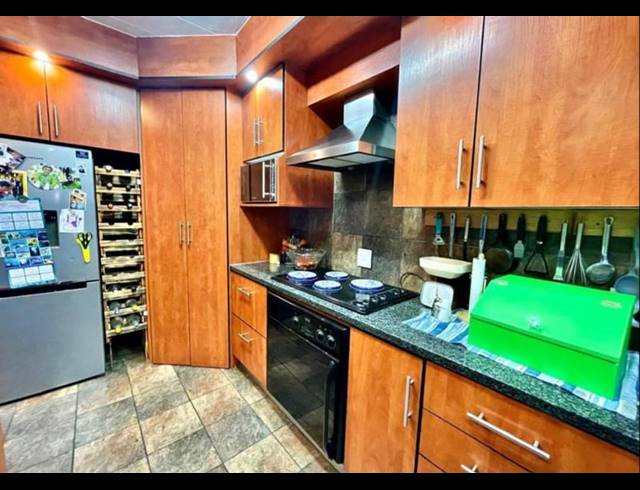 2 BEDROOM TOWNHOUSE FOR SALE IN SOUTH CREST